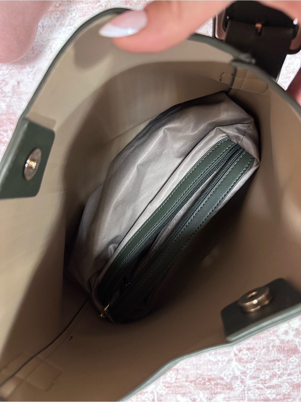 Leather 🥝 Bucket Bag in Green by Bostanten - Picture 8 of 16